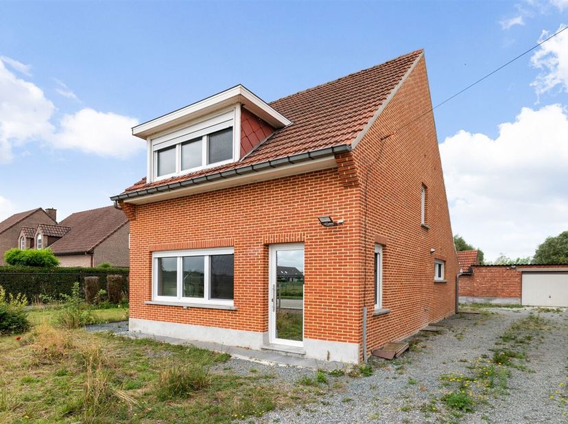 Ontdek deze unieke locatie aan de Berlaarbaan 243 in Sint-Katelijne-Waver: een plek waar rust en bereikbaarheid perfect samenkomen. Gelegen op slechts