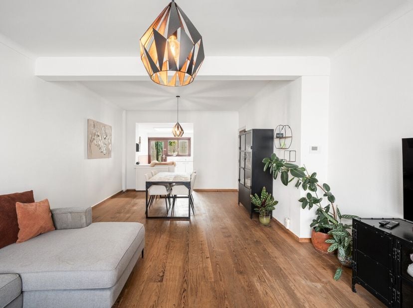Knokke: Woning met 3 slaapkamers en garagebox te koop op een rustige locatie in Oud-Knokke.Op een aangename ligging in Knokke bevindt zich deze verzor