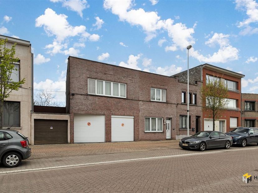 Maison spacieuse (191 m²) avec 4 chambres, entrepôt et jardin (170 m²) à Borsbeek.<br />
Cette maison étonnamment spacieuse est située dans un endroit