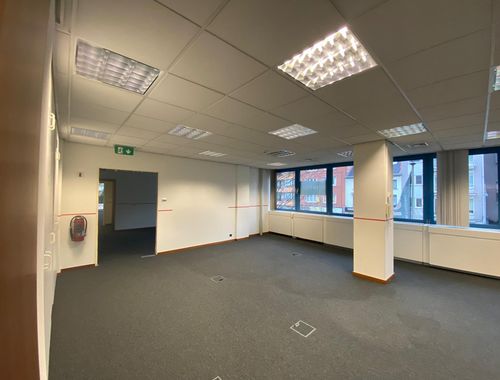                                         Bureaux à louer à Hasselt, € 950
