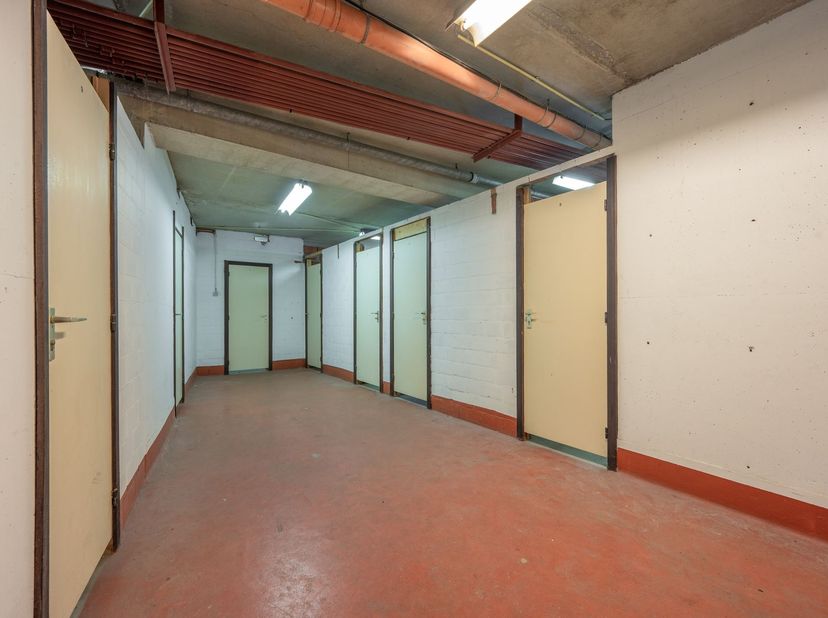 Bedrijfsvastgoed te koop in Waterkasteelstraat 3 bus Kelders,
                    8370 Blankenberge