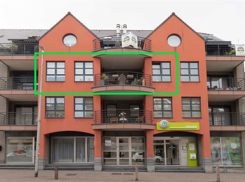 Modern en degelijk appartement in centrum met 2 slks.+ garage.<br />
Dit modern en ruim appartement is gelegen in het centrum van bilzen op de tweede