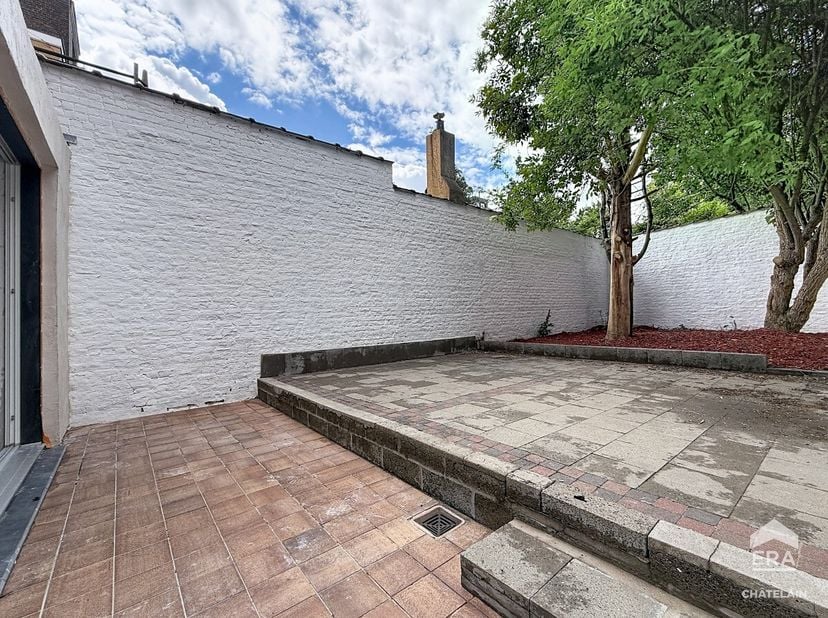 Gelijkvloers appartement met een zuidgerichte tuin van ca. 60 m²  Een zeldzame opportuniteit in Elsene.Op slechts 10 minuten wandelen van het Ter Kame
