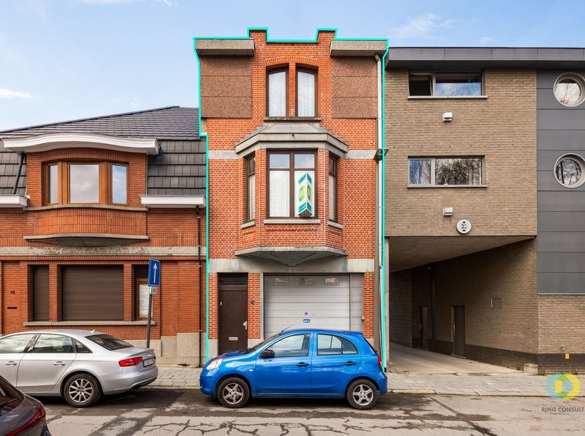 Maison bel-étage à rénover avec deux chambres et un garage spacieux à vendre à Vilvoorde. A la recherche d'un bien avec du potentiel dans un endroit s