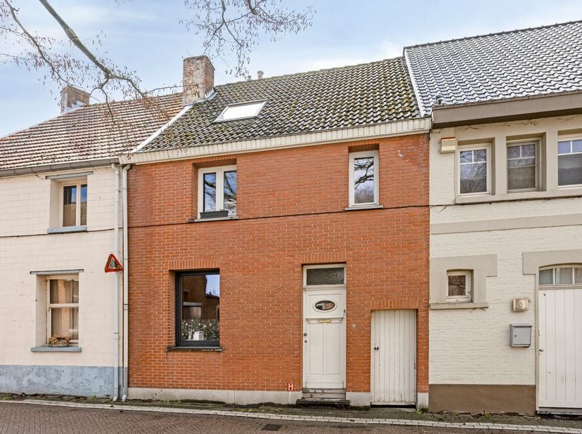 SFEERVOLLE WONING MET 3 SLAAPKAMERS EN ZUID-WEST GEÖRIENTEERD TERRAS.<br />
 Gelegen in het pittoreske centrum van Eikevliet (Bornem). Vlotte bereikb