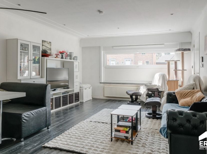 [[ DIT PAND NEEMT DEEL AAN DE ERA OPEN HUIZEN DAG OP 13/6 VAN 13:00 TOT 14:00 ]] Leuke instapklare woning met 2 slaapkamers (3de mogelijk). Het is gel