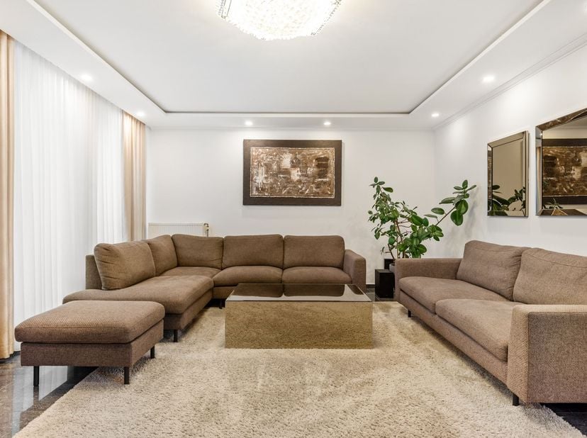 Spacieux appartement en duplex avec terrasse orientée sud<br />
Situation : quartier calme à proximité des transports en commun et d'un accès direct à