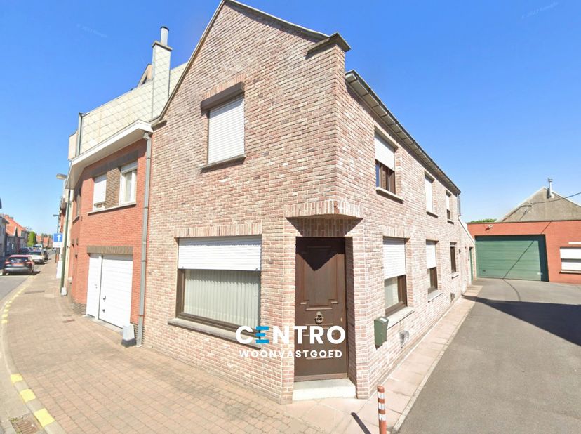 Benaderende OPPERVLAKTEN:<br />
Constructie - bebouwde oppervlakten:&amp;nbsp;±105m2&amp;nbsp;(inclusief garage)<br />
Grondoppervlakte:&amp;nbsp;<br />
<br />
IN
