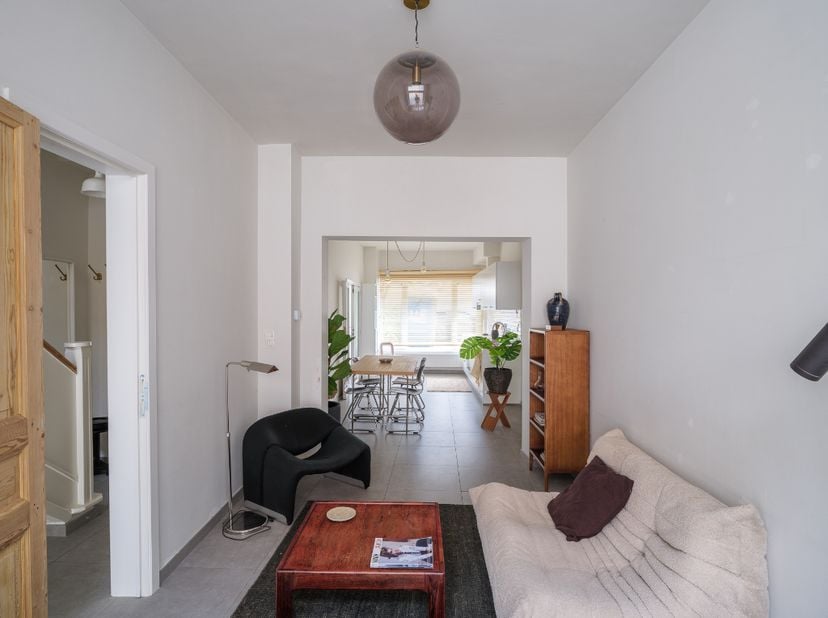 Instapklare, lichtrijke woning met 3 slaapkamers en buitenruimte in Centrum Gent.<br />
<br />
Deze woning beschikt over drie slaapkamers en een aange