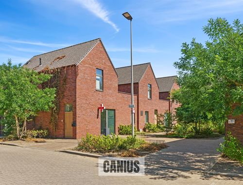                                         Handelsgelijkvloers te huur in Sint-Truiden, € 2.500
