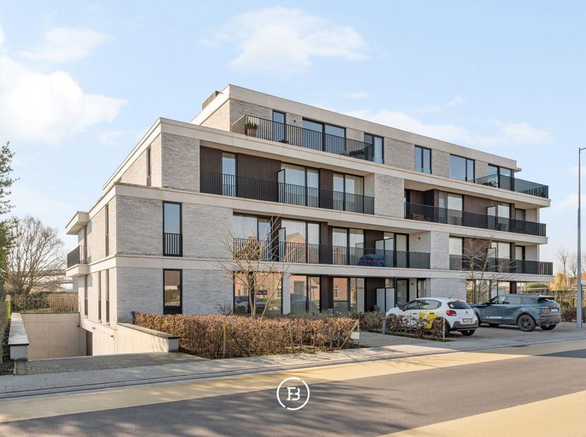 Dans le style élégant de la Résidence Gardeno, à distance de marche du marché d'Ardooie, se trouve ce bel appartement fini au deuxième étage. Grâce au