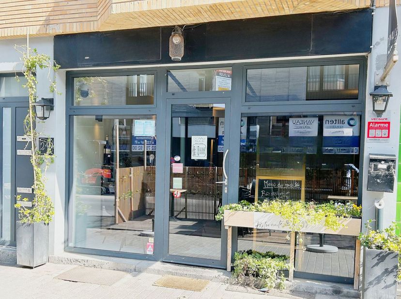Nous vous proposons la reprise de ce magnifique restaurant / pizzeria actuellement en pleine activité, bénéficiant d'une excellente réputation (4,6/5