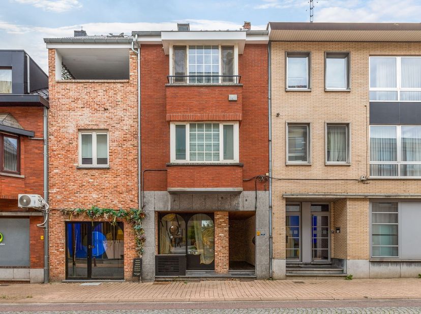 Duplex moderne de 2 chambres avec terrasse à Bilzen-Hoeselt<br />
<br />
Ce duplex moderne d'une surface habitable de 127 m² allie confort, style et a