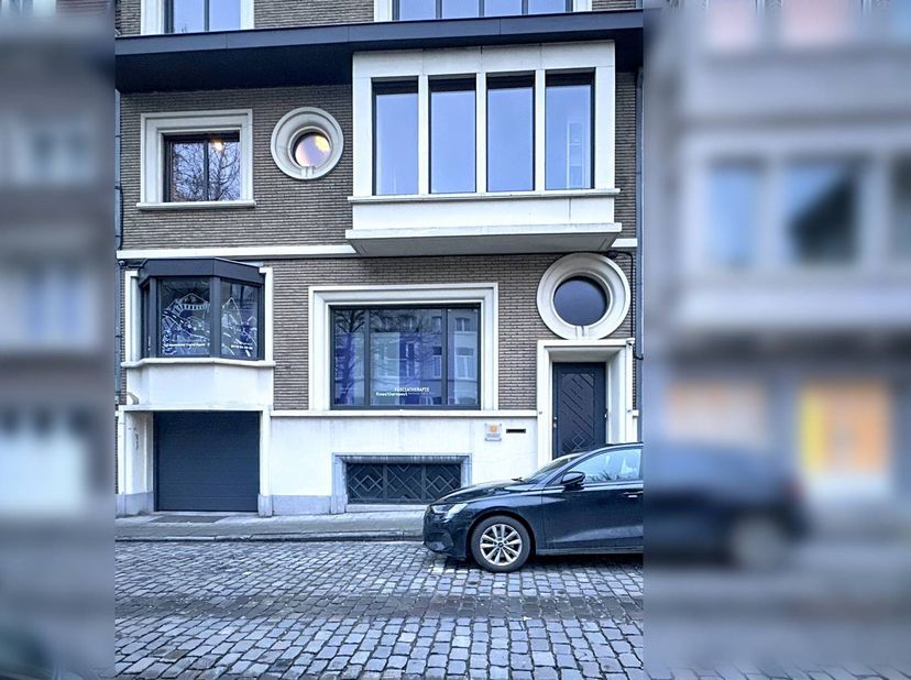 Bent u op zoek naar een professionele uitvalsbasis voor uw praktijk? In de directe nabijheid van het centrum van Kortrijk bieden wij diverse praktijkr