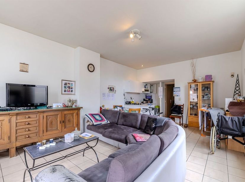 Gelijkvloers appartement met 1 slaapkamer. Gelegen te centrum Scherpenheuvel met winkels en openbaar vervoer op wandelafstand. <br />
U betreedt het a