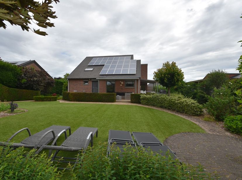 NIEUW BIJ ANIMO VASTGOED!!!<br />
<br />
Instapklare, perfect onderhouden open bebouwing op een toplocatie (799 m²) <br />
<br />
Bent u op zoek n