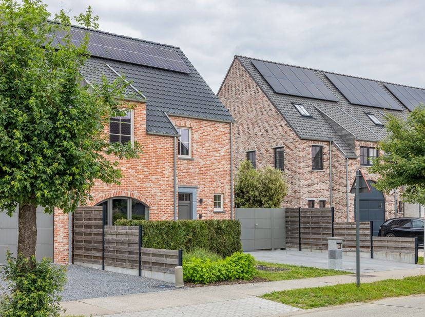 Design, stijl, luxe én energiezuinig wonen? Deze instapklare halfopen bebouwing heeft werkelijk alles!<br />
<br />
Van zodra u deze prachtige woning
