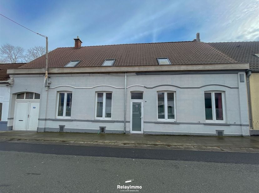 Maison de village d'une surface habitable de 122 m2 avec quatre chambres, garage et jardin. Idéale pour un 1er achat, un investissement ou une famille