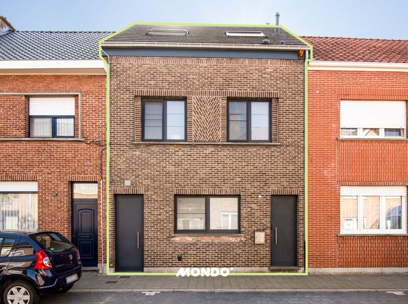 Cherchez-vous une maison moderne, entièrement prête à emménager dans un environnement agréable et bien desservi? Alors cette belle maison vaut certain