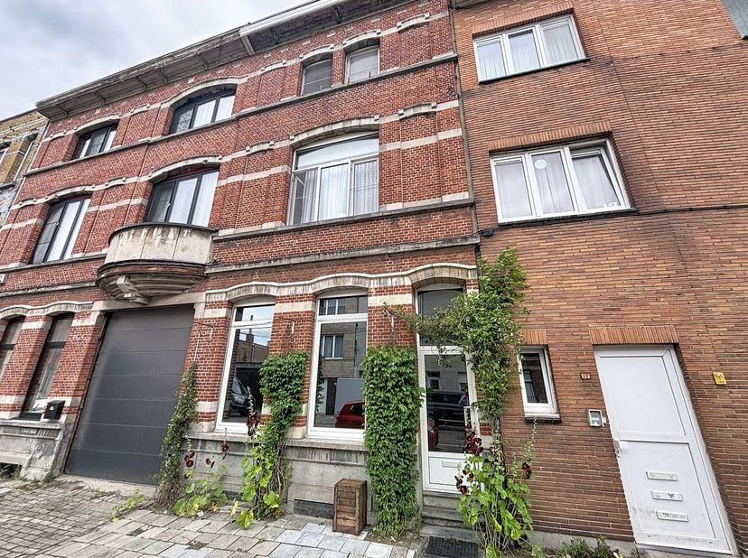Huis te koop in Tweemontstraat 24,
                    2100 Deurne