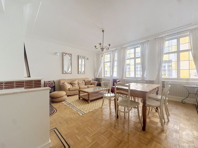 Bruxelles Centre : Appartement à louer, situé à proximité immédiate de la Grand-Place. Situé au coeur historique de la ville, cet appartement 2 chambr