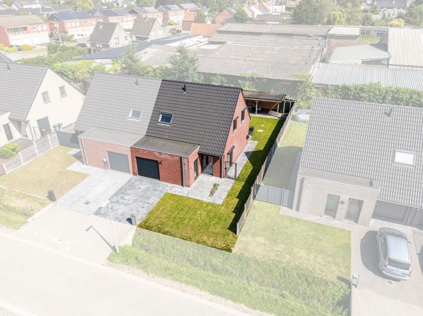 kom in deze prachtige woonst gelegen aan de Kattenhoek 7 in Zelzate, waar modern wooncomfort, energiezuinigheid en een rustige ligging perfect samenko