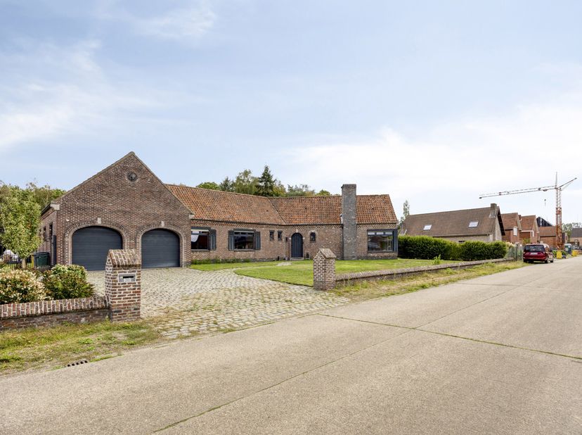 Huis te koop in De Leggen 20,
                    2370 Arendonk