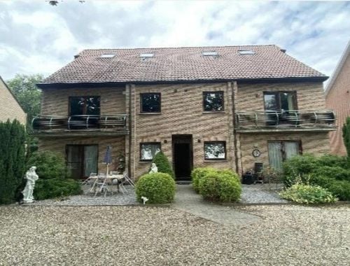                                         Appartement à louer à As, € 700

