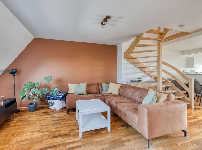 Dit prachtig duplex appartement telt 2 slaapkamers en is gelegen op wandelafstand van het centrum  van Waarschoot. Deze woonoase van ruimte en rust la