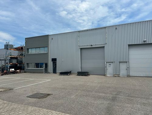                                         Bâtiment d’entreprise à louer à Temse, € 2.950
