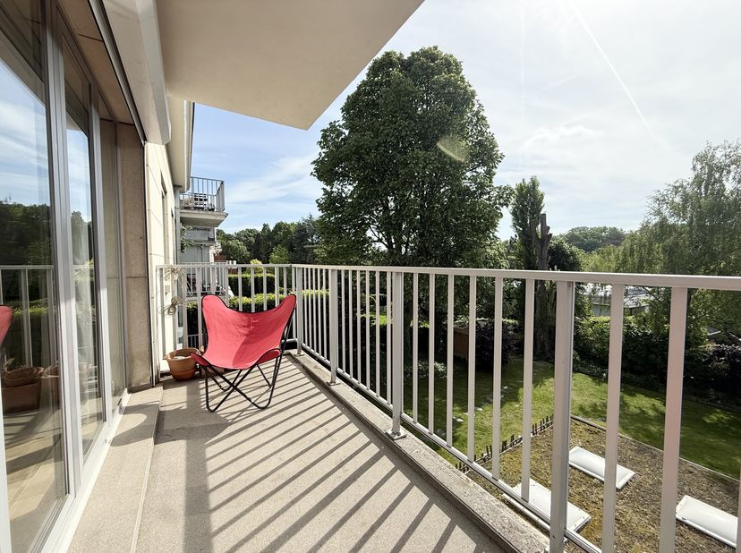 WOLUWE-SAINT-PIERRE – Quartier prisé du Chant d'Oiseau. Superbe appartement (2CH/1SDB/1SDD) de ± ... m² avec terrasse plein sud, piscine privative à l