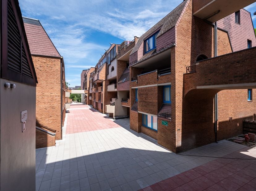 WOLUWE-SAINT-PIERRE, in het hart van Les Venelles, STUDIO met een bewoonbare oppervlakte van 36 m². Het appartement bestaat uit een hal/woonkamer met