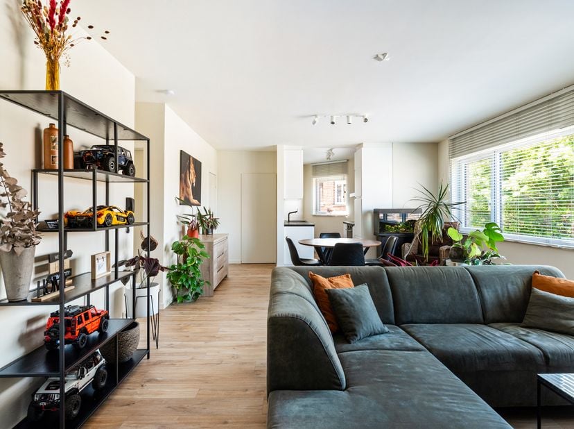 Op zoek naar een comfortabel en praktisch ingedeeld appartement op een gunstige locatie? Dit verzorgde 1-slaapkamerappartement in Niel biedt de ideale