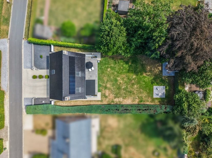 Welkom aan de Kastanjelaan 1 in Alken, een rustige en gegeerde woonomgeving waar comfortabel wonen en een uitstekende bereikbaarheid perfect samengaan