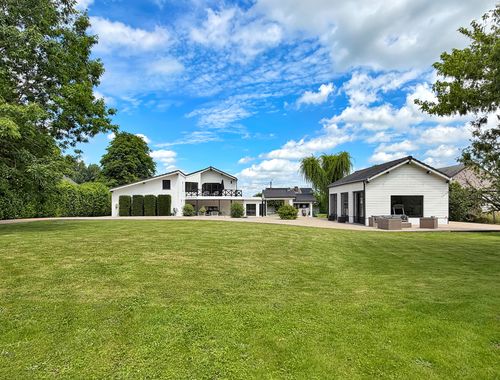                                         Villa te koop in Meux, € 1.250.000
