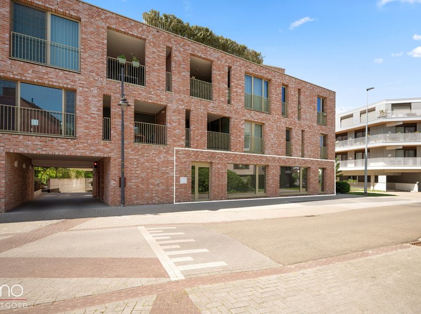 Wordt jouw zaak dé nieuwe hotspot van Haacht?<br />
Dit casco handelspand van maar liefst 122 m² bevindt zich in het recente nieuwbouwproject Hopveld