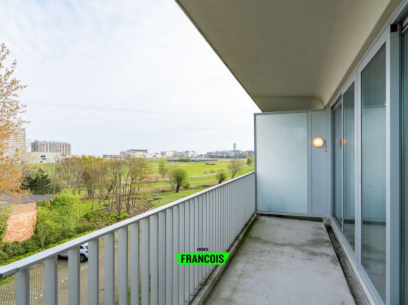 avertissement: ce message a été traduit automatiquement<br />
Bienvenue dans cet appartement élégant et spacieux situé au deuxième étage, dans l'un de