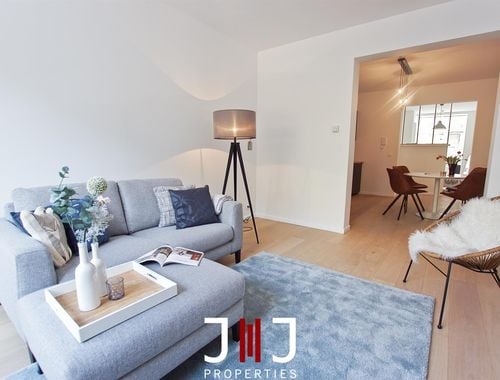                                         Appartement à louer à Forest, € 950
