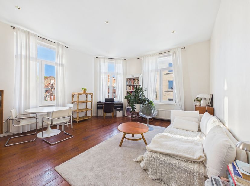Uccle : Appartement 1 chambre <br />
Situé au 2ème étage d'un petit immeuble sans ascenseur, cet appartement lumineux de +/- 60m² se compose d'un séjo