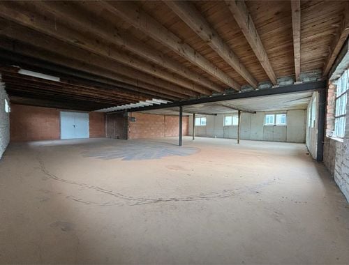                                         Atelier te huur in Hoboken, € 450
