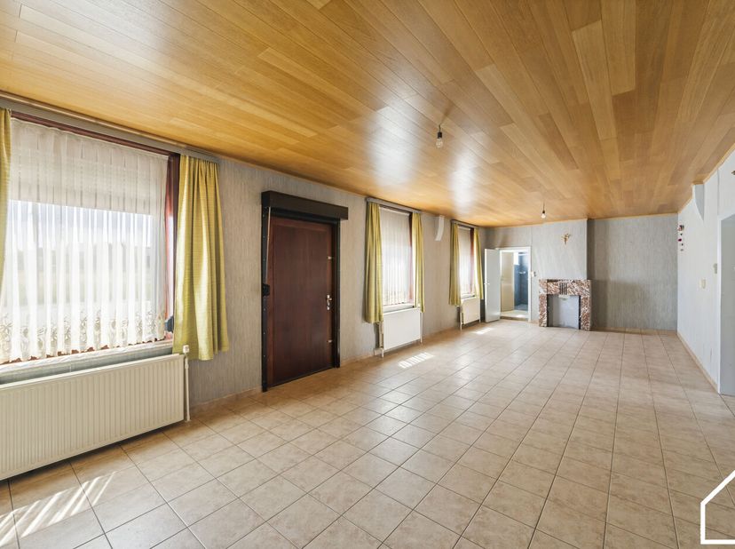 WONING MET GROTE LOODS TE KOOP IN HARTJE VAN LANGEMARK<br />
<br />
ONTDEK DE VASTGOEDVIDEO; https://youtube.com/embed/Y_VuwcqTvOY<br />
<br />
Indeli