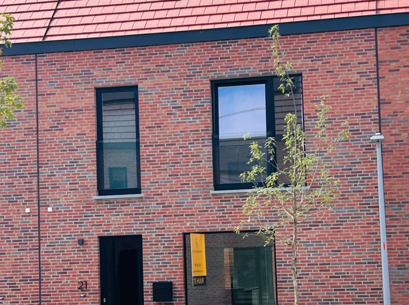 In de rustige en kindvriendelijke woonwijk 'De Weverie' in Deerlijk staat deze prachtige, instapklare nieuwbouwwoning te huur.<br />
De woning is&amp;nbsp