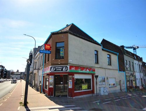                                         Magazijn met woonst te koop in Kortrijk, € 239.000
