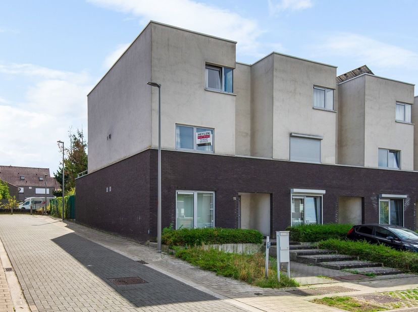 Instapklare duplex met 4  slaapkamers, terras en staanplaats in Machelen<br />
Op een rustige en goed bereikbare locatie in Machelen bevindt zich dit