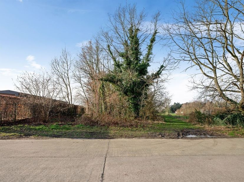 Beau terrain de 1.634 m² pour une construction ouverte, situé dans une zone résidentielle de premier ordre près du centre de Putte.<br />
Ce beau terr
