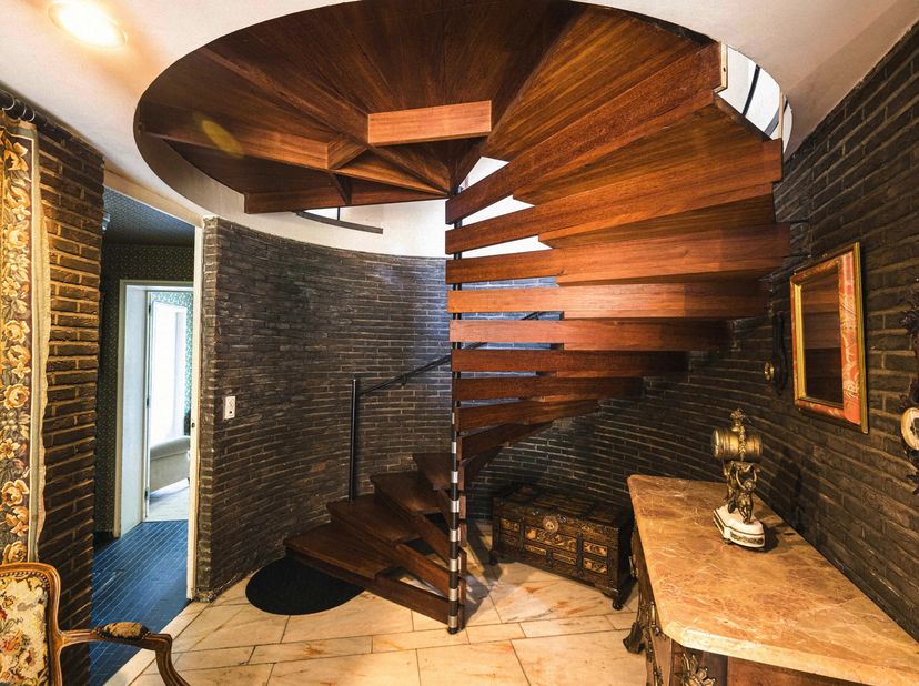 Une maison de ville emblématique signée Jules Wabbes<br />
À quelques pas de l'avenue Franklin Roosevelt et du Bois de la Cambre, la Maison Rombaut es