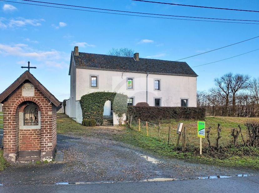 MONTZEN Ten Eycken, 79: Agréablement située au calme, cette maison rénovée est entourée de prés. Libre doccupation, son intérieur lumineux se compose