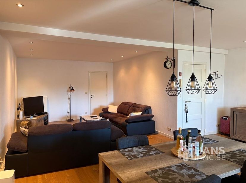 Instapklaar appartement (87 m²) met 2 slaapkamers in Kapellen.<br />
<br />
De ligging nabij het dorpscentrum van Kapellen zorgt voor een vlotte ber