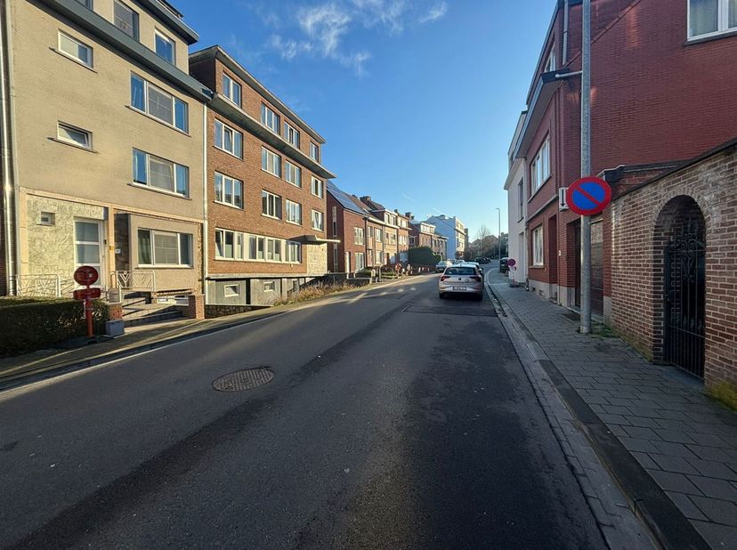 **Opbrengstopportuniteit**<br />
<br />
Discrete verkoop - Gebouw bestaande uit 29 kamers privatief sanitair en 1 studio. <br />
Gebouw volledig uitve