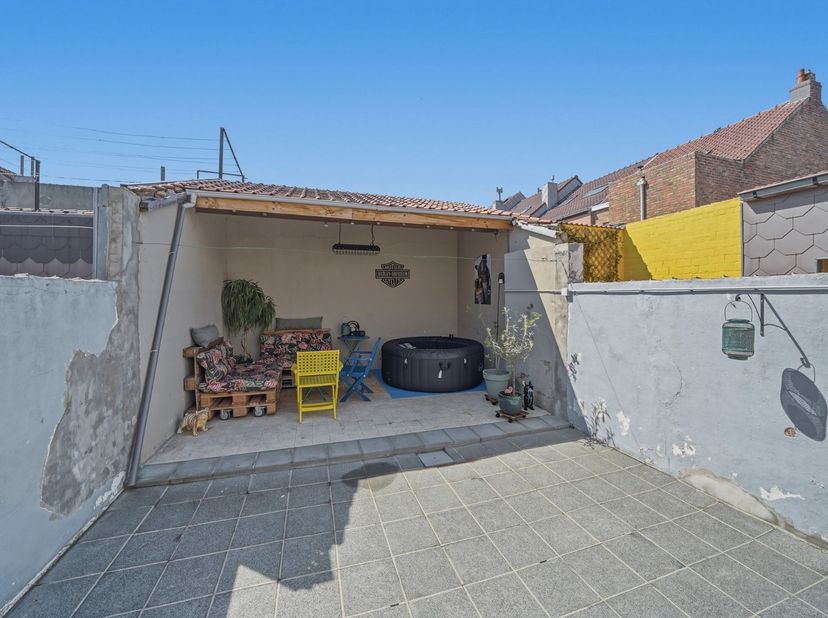 Deze verzorgde bel-étagewoning in Bredene combineert ruimte, comfort en een praktische indeling op een uitstekende locatie. Met een bruikbare vloeropp